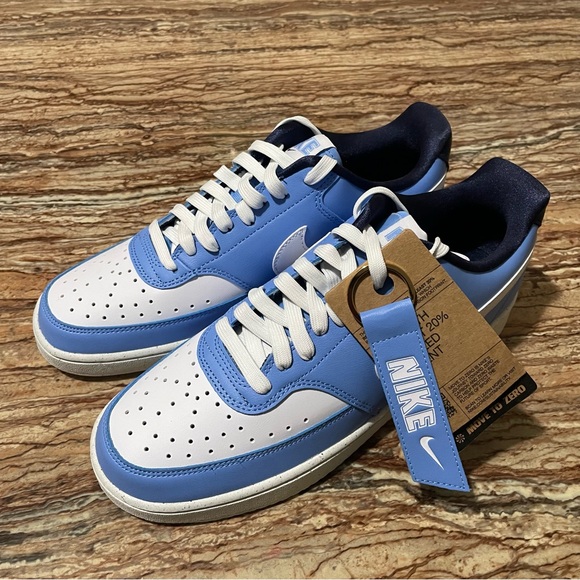 Nike - Picture 5 of 17